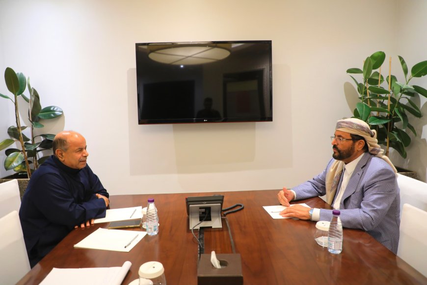 اعضاء مجلس القيادة الرئاسي الخنبشي والعرادة  يؤكدان أهمية التنسيق المتكامل لمواجهة كافة القضايا الوطنية في المحافظات المحررة