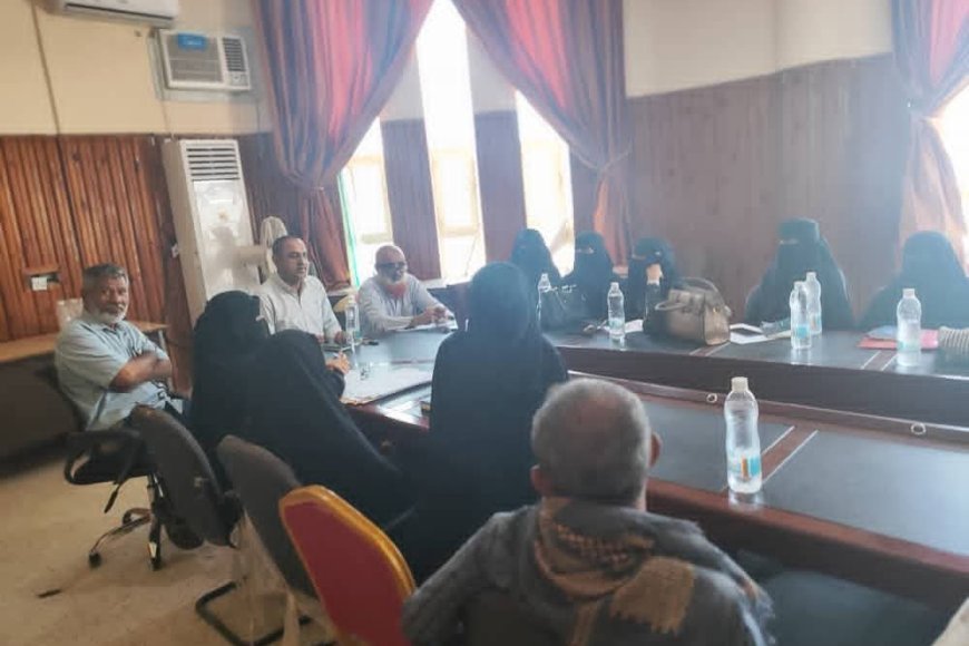 الذنبه يترأس اجتماعاً موسعاً لقيادات مكتب التربية والإدارات المدرسية بمديرية البريقة & عدن