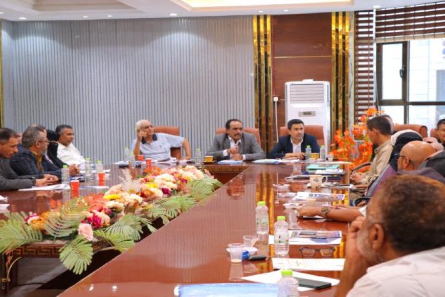 تنفيذية خور مكسر تناقش تقريري المالية والإعلام وتؤكد تعزيز الأداء المؤسسي