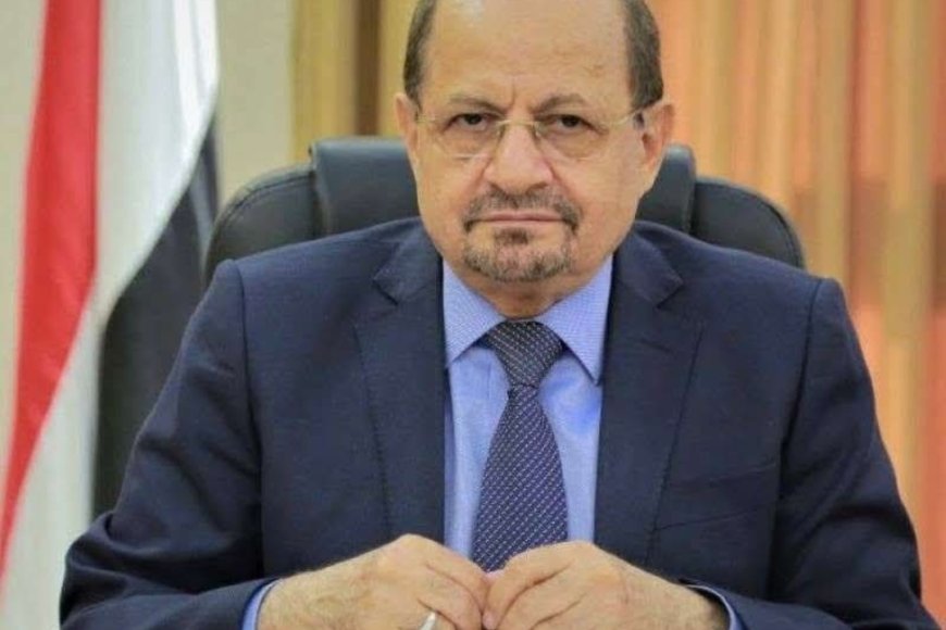 رئيس الوزراء يتحدث لصحيفة "عكاظ "عن استراتيجية الحكومة لمواجهة الصعوبات ويشيد بالدعم السعودي