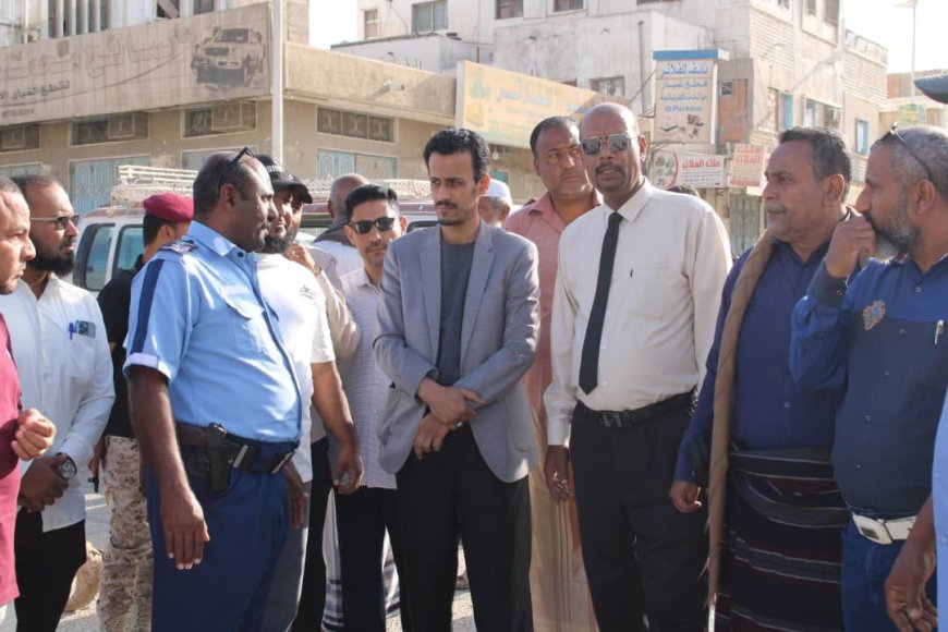 الوكيل الجيلاني يدشن مشروع ترميم عددٍ من شوارع مدينة المكلا