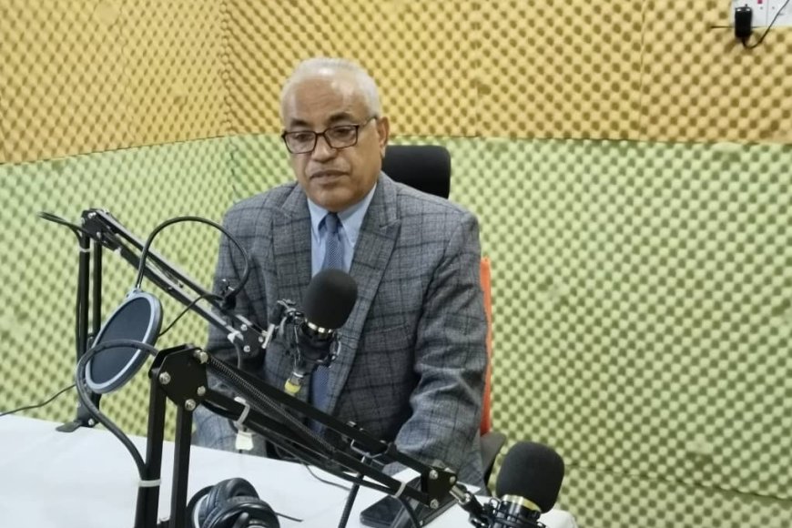 في لقاء عبر إذاعة صوت الجامعة.. نائب رئيس جامعة عدن يكشف خطط تطوير الخدمات الطلابية