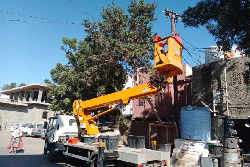 بتوجيهات مدير عام الشيخ عثمان.. تنفيذ أعمال صيانة إنارة بشارع خلف الصداقة الجديدة واستمرار العمل بكود العثماني