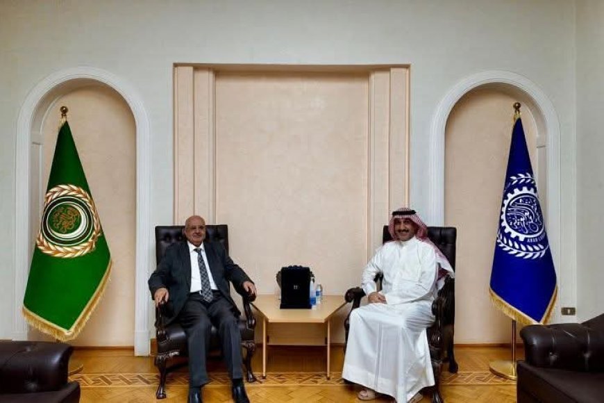 القائم بأعمال مندوب اليمن الدائم لدى الجامعة العربية يلتقي مدير عام منظمة العمل العربية