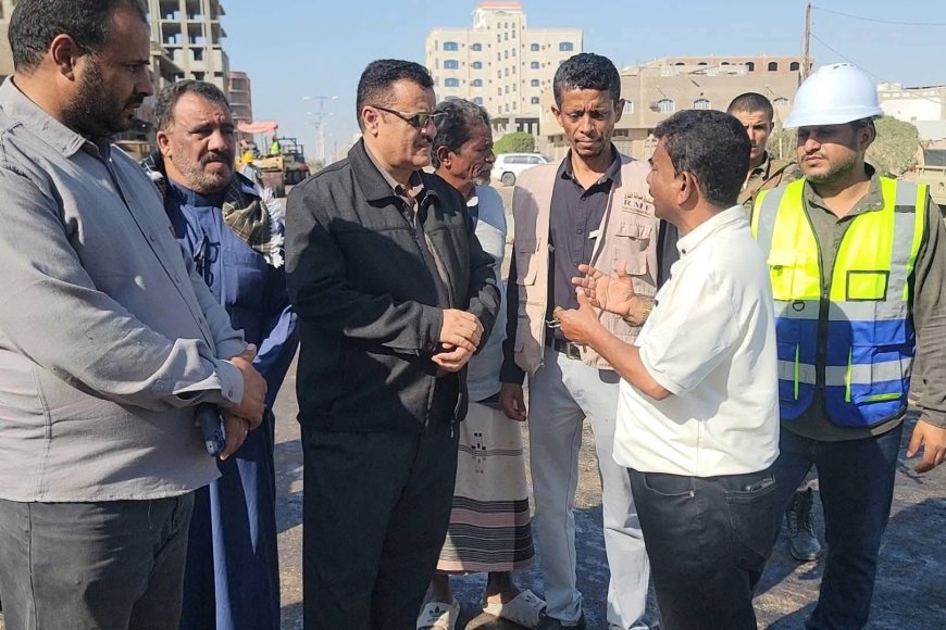 مدير عام المنصورة يتفقد العمل في فرش الطبقة الأسفلتية بمشروع إعادة تأهيل شارع التقنية & تقاطع بئر أحمد..