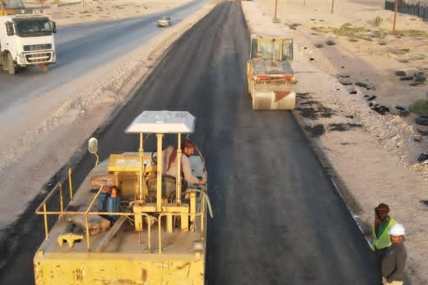المهرة.. شق وتوسعة وسفلتة مدخل مدينة ومنفذ شحن.. إنجاز 6 كيلومترات من إجمالي 9.8 كيلومترات