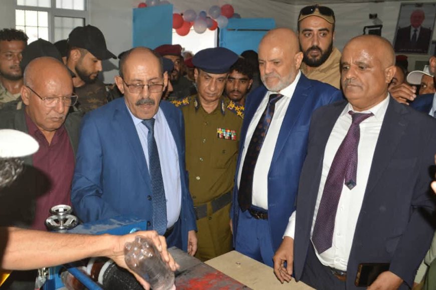 تدشين مركز الإصدار الآلي ومعمل اللوحات المعدنية للمركبات والدراجات النارية لتعزيز الخدمات الأمنية والتنظيم المروري