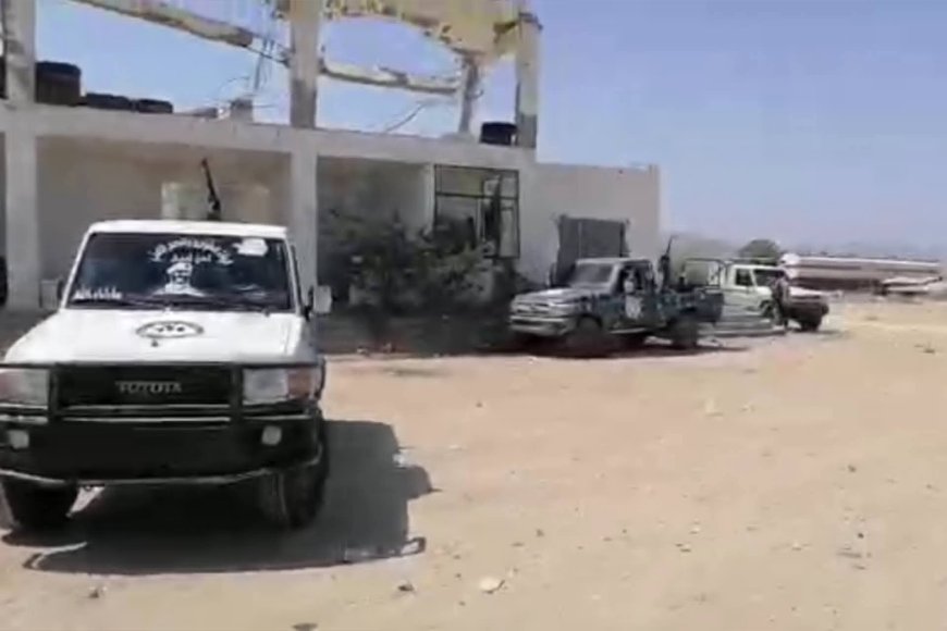 حملة أمنية تنهي نقاطًا غير قانونية وتضبط أسلحة مسلحين في المحفد بأبين