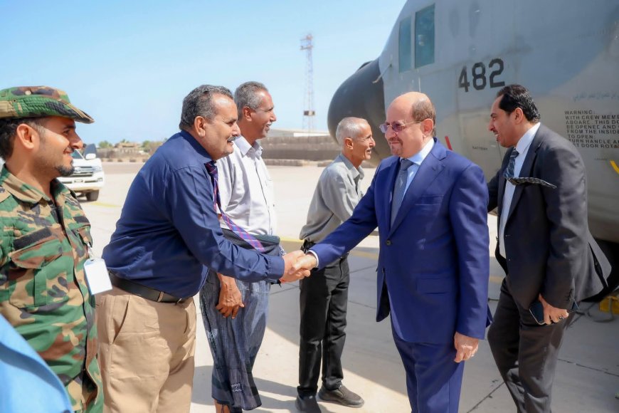 رئيس الوزراء وزير الخارجية يصل إلى عدن لقيادة العمل الحكومي