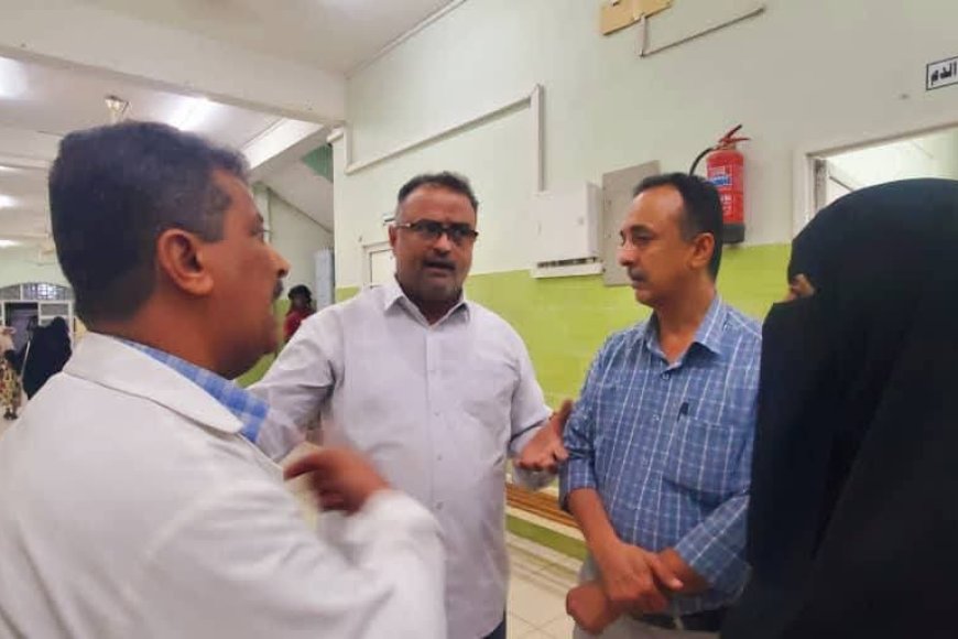 مديرا عام مكتب صحة عدن ومديرية التواهي يدشنان مخيم طبي مجاني للأمراض المزمنة في التواهي