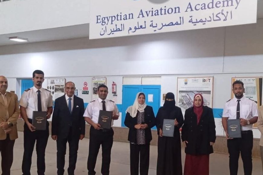 مراقبون جويّون وموظفون بهيئة الطيران المدني يختتمون دورة "خطة طوارئ المطار" بالقاهرة 