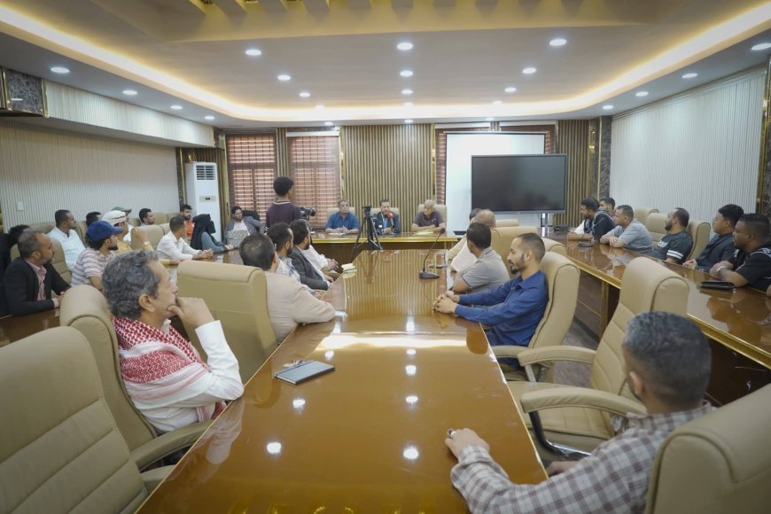 محافظ عدن يلتقي عدداً من الإعلاميين والناشطين ويؤكد على ضرورة تحييد العاصمة عن أي تجاذبات