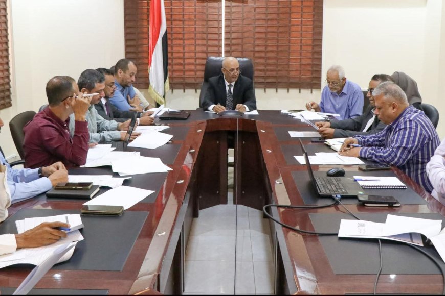 وزير المياه والبيئة يترأس اجتماعاً موسعاً بعدن لمناقشة خطة عمل الوزارة للعام 2026م وزير المياه والبيئة يترأس اجتماعاً موسعاً بعدن لمناقشة خطة عمل الوزارة للعام 2026م