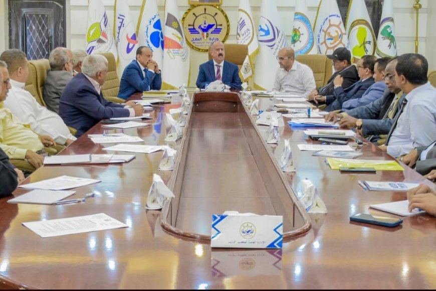 وزير النقل يترأس اجتماعاً موسعاً لقيادة الوزارة لمناقشة أولويات المرحلة وتعزيز أداء قطاعات النقل