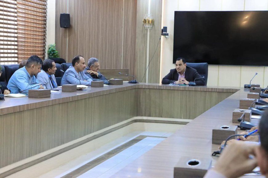 الوزير السقطري يترأس اجتماعاً موسعاً لقيادة وكوادر الوزارة لمناقشة أولويات المرحلة وتعزيز أداء قطاعات الوزارة 