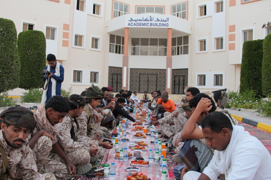 الوكيل الجيلاني يشارك منتسبي كلية الشرطة مأدبة الإفطار الرمضاني