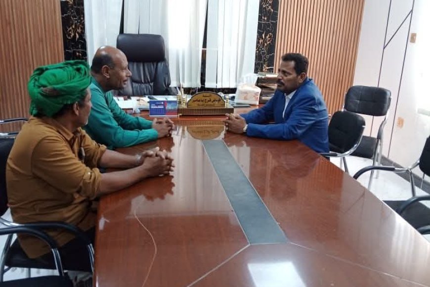 مدير عام غيل بن يمين يلتقي مدير عام المكلا لبحث سبل التعاون المشترك