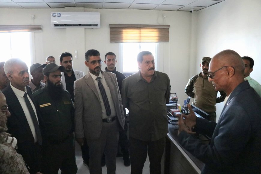 مدير أمن عدن يدشن قسم تقنية المعلومات بمكافحة المخدرات لتعزيز العمل الأمني الرقمي. مدير أمن عدن يدشن قسم تقنية المعلومات بمكافحة المخدرات لتعزيز العمل الأمني الرقمي.