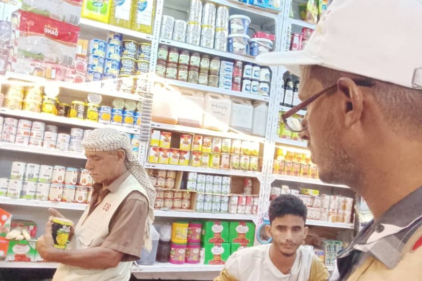 مكتب الصناعة والتجارة بخورمكسر يواصل حملاته الرقابية على الأسواق والأحياء ويضبط المخالفات التموينية