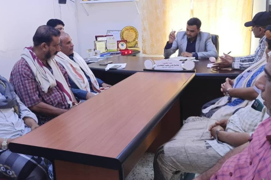 اجتماع في سقطرى يناقش آليات تثبيت استقرار الأسعار