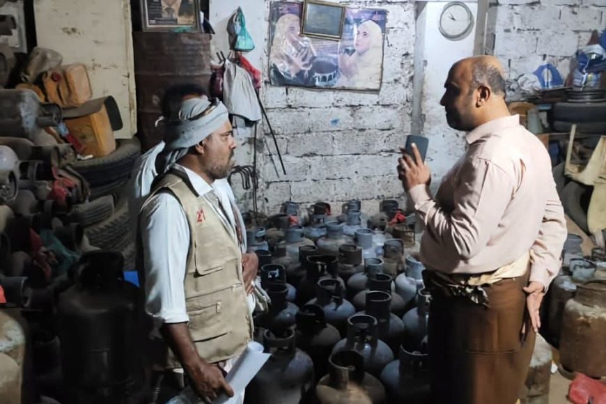 بنزول ميداني مفاجئ.. نائب مدير صناعة عدن يتفقد توزيع الغاز في دار سعد والشيخ عثمان