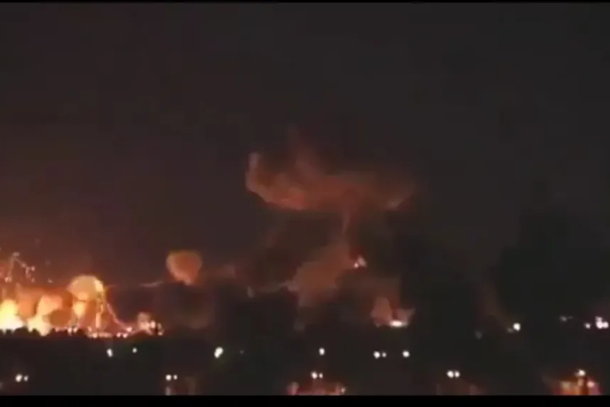 عاجل بالفيديو.. قصف جوي باكستاني يستهدف قادة طالبان ويوقع مئات القتلى والجرحى