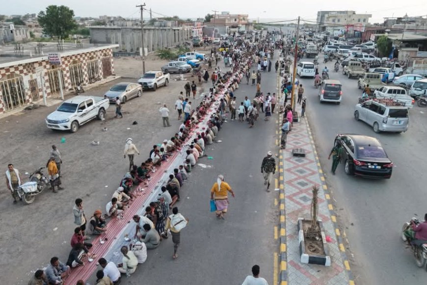 خلية الأعمال الإنسانيةوشباب تهامة يقيمون الافطار الجماعي الخامس في الخوخة