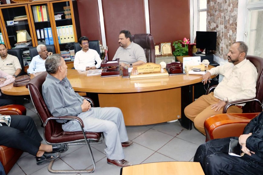 مدير عام شركة النفط بعدن يؤكد على اهمية استقرار الحالة التموينية وتنظيم عمل محطات الوقود