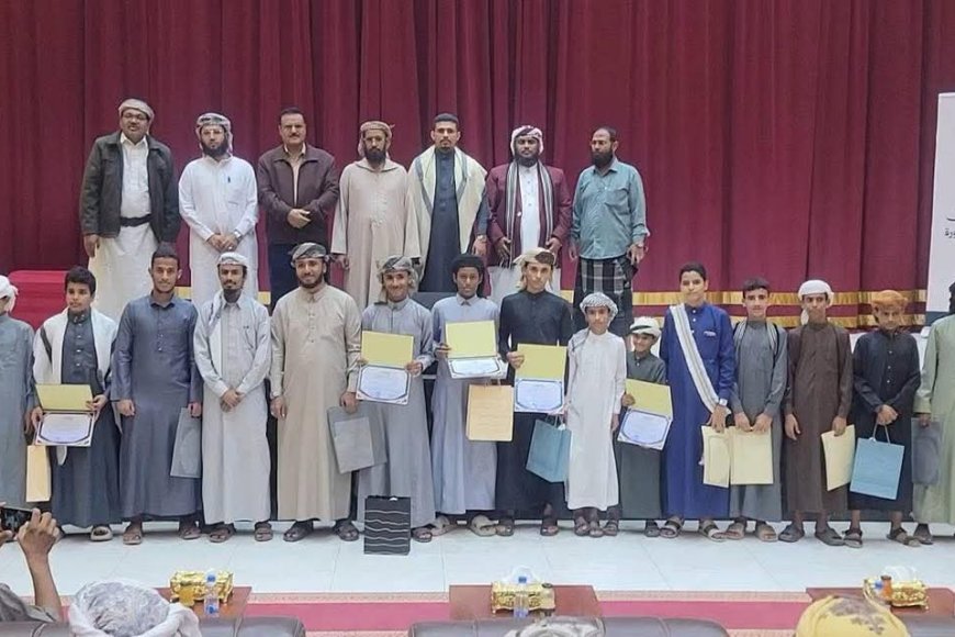 مدير عام المنصورة يكرم الفائزين في المسابقة القرآنية الرمضانية الثالثة مدير عام المنصورة يكرم الفائزين في المسابقة القرآنية الرمضانية الثالثة