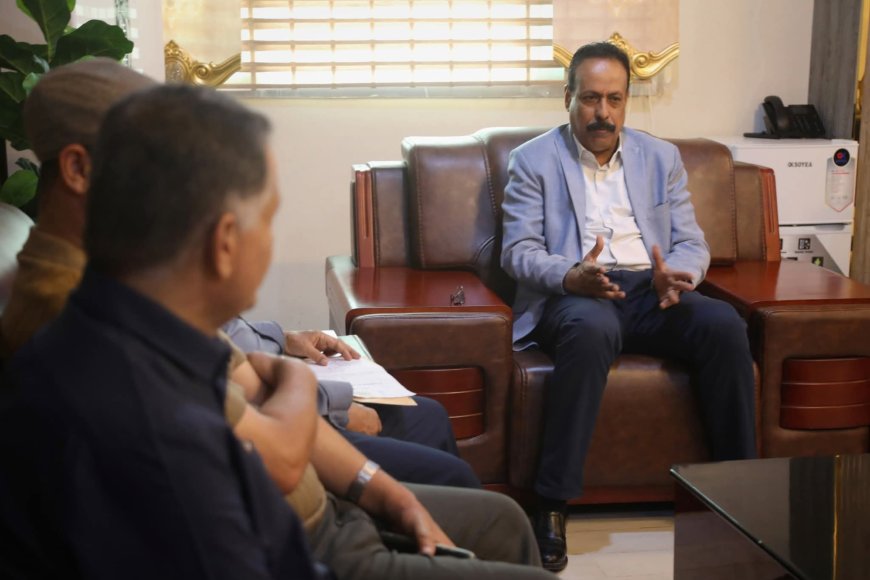 لقاء يناقش مشاريع قطاع الطرق في مديريات يافع