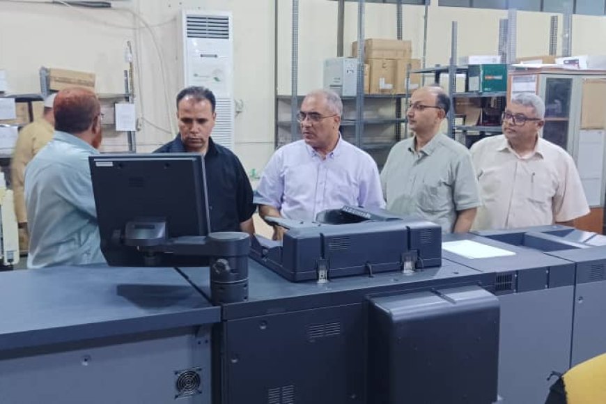 وزير التربية والتعليم (العبادي) يتفقد سير العمل بالمطبعة السرية ويطلع على الإعداد والتجهيزات للامتحانات الوزارية