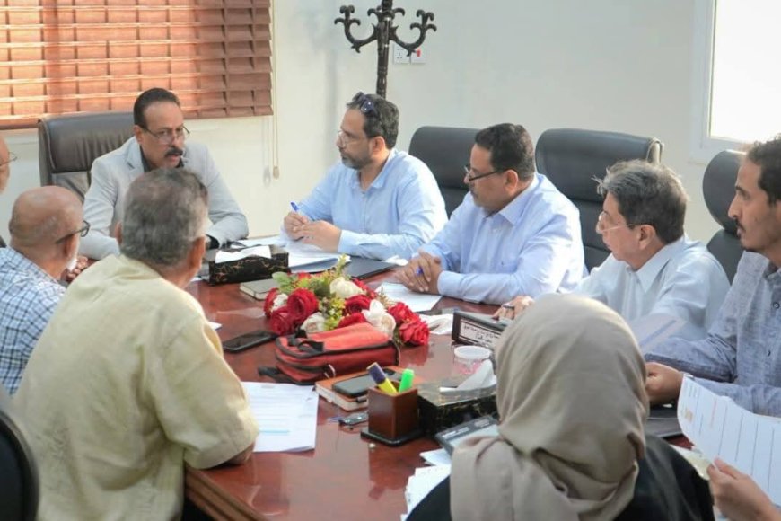 وزير الأشغال يترأس اجتماع لجنة المناقصات بصندوق صيانة الطرق بعدن ويؤكد تعزيز الشفافية وتسريع تنفيذ المشاريع وزير الأشغال يترأس اجتماع لجنة المناقصات بصندوق صيانة الطرق بعدن ويؤكد تعزيز الشفافية وتسريع تنفيذ المشاريع