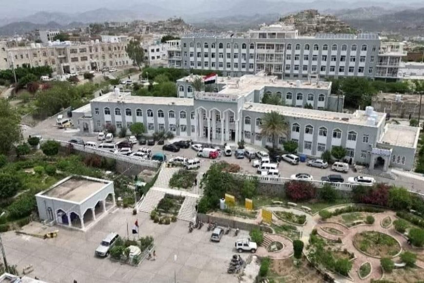 تعز.. هيئة مستشفى الثورة العام تُعزز ريادتها في الجراحة الحديثة عبر تقنيات "المناظير" المتطورة