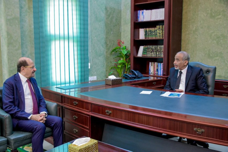 عضو مجلس القيادة الصبيحي يلتقي رئيس الوزراء ويشدد على معالجة القضايا المرتبطة بالأوضاع المعيشية للمواطنين