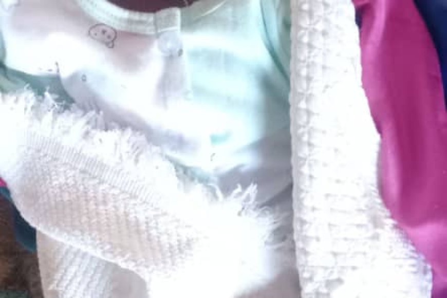 أسرة معدمة من أبين تناشد الخيرين مساعدتها لإجراء عملية جراحية مستعجلة لطفلتها المولودة بتشوه خلقي