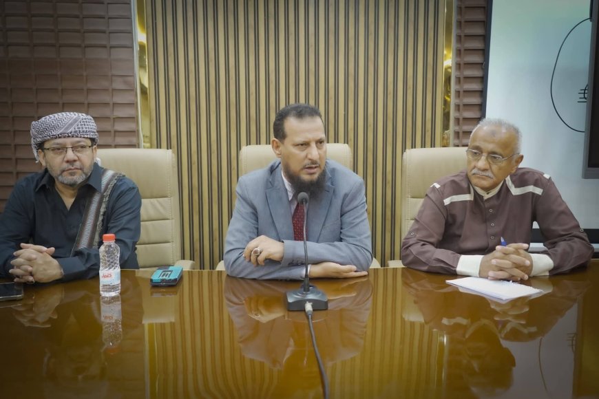 المحافظ شيخ يعقد اللقاء الموسع لأبناء عدن وممثلي اللجان المجتمعية ومنظمات المجتمع والشخصيات الاجتماعية والأكاديمية