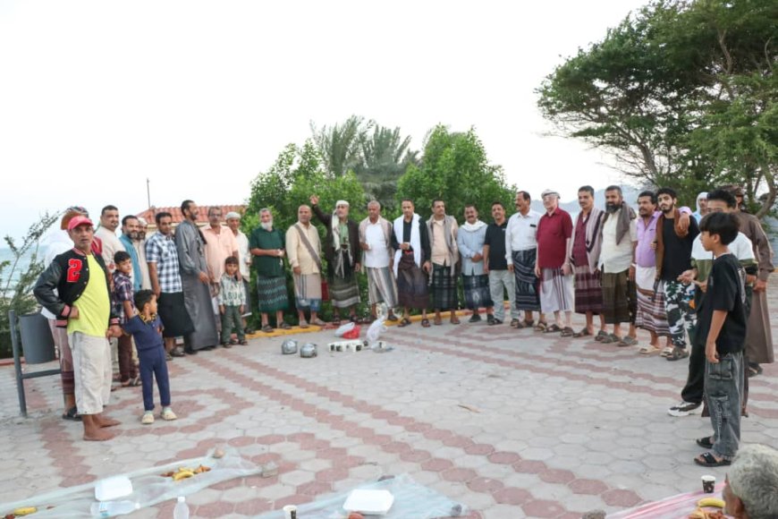 مقاومة البريقة بقيادة الشيخ طارق النجدي تحيي ذكرى تحرير عدن بإقامة إفطار جماعي تلته امسية ثقافية . مقاومة البريقة بقيادة الشيخ طارق النجدي تحيي ذكرى تحرير عدن بإقامة إفطار جماعي تلته امسية ثقافية .