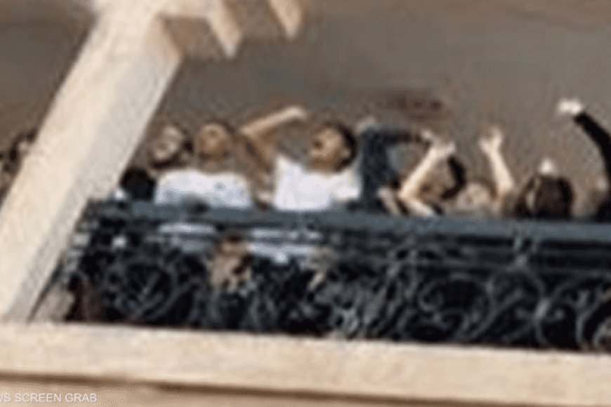 إلقاء أكياس مائية على المصلين يلقى جدلا واسعا في بلد عربي .. و إلقاء القبض على. المتهمين .. تفاصيل