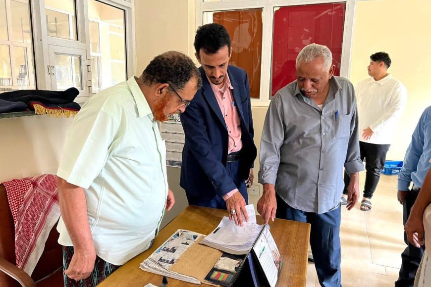 وكيل حضرموت الجيلاني يتفقد الانضباط الوظيفي في عدد من المرافق الحكومية بعد إجازة عيد الفطر المبارك