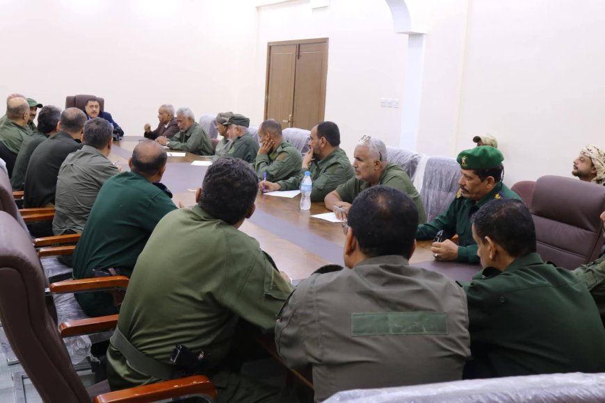 مدير أمن عدن يترأس اجتماعًا موسعًا لمدراء مراكز الشرطة ويشدد على تصعيد الحملات الأمنية وضبط الظواهر الخطرة.