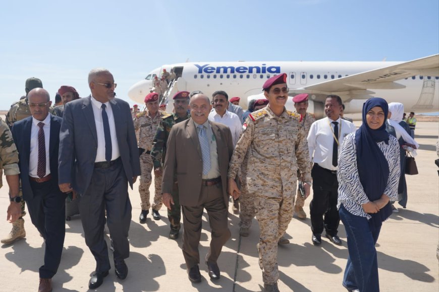 عضو مجلس القيادة محافظ حضرموت يستقبل وفدًا حكوميًا رفيعًا في المكلا