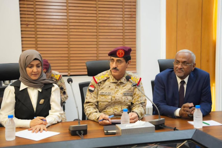 بحضور وزير الدفاع.. عضو مجلس القيادة محافظ حضرموت يترأس اجتماعاً استثنائياً للمكتب التنفيذي بحضور وزير الدفاع.. عضو مجلس القيادة محافظ حضرموت يترأس اجتماعاً استثنائياً للمكتب التنفيذي