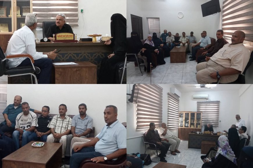 وسط أجواء مفعمة بالود والتفاؤل.. مكتب التعليم الفني بعدن يستقبل مديره العام عقب عودته من رحلة العمرة وإجازة العيد وسط أجواء مفعمة بالود والتفاؤل.. مكتب التعليم الفني بعدن يستقبل مديره العام عقب عودته من رحلة العمرة وإجازة العيد