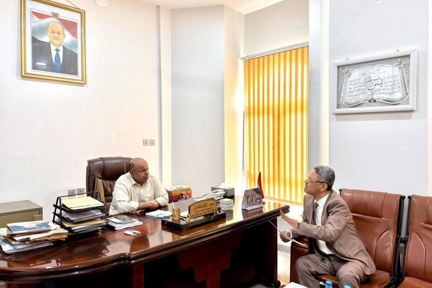 الخنبشي يناقش أوضاع صندوق النظافة والتحسين بوادي حضرموت والصحراء