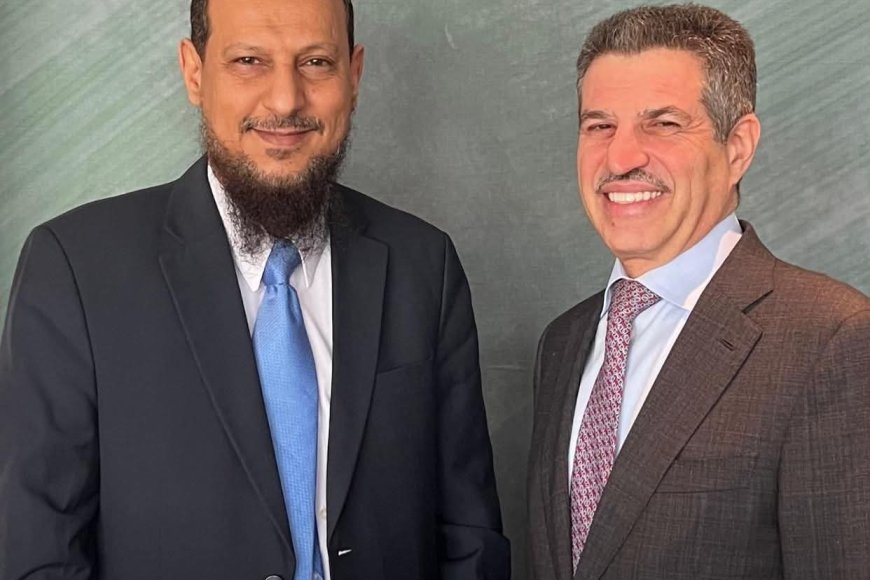المحافظ عبدالرحمن شيخ يبحث مع السفير الأمريكي سُبل تعزيز الاستقرار في العاصمة عدن المحافظ عبدالرحمن شيخ يبحث مع السفير الأمريكي سُبل تعزيز الاستقرار في العاصمة عدن