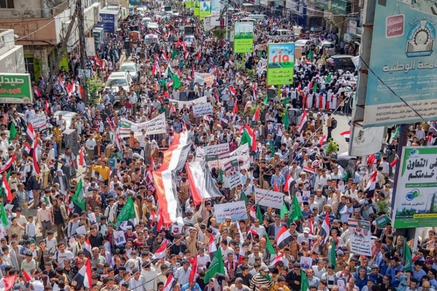 عبدالله العليمي: حشود تعز ومأرب رسالة وفاء للسعودية وموقف شعبي يمني صريح ضد المشروع الإيراني