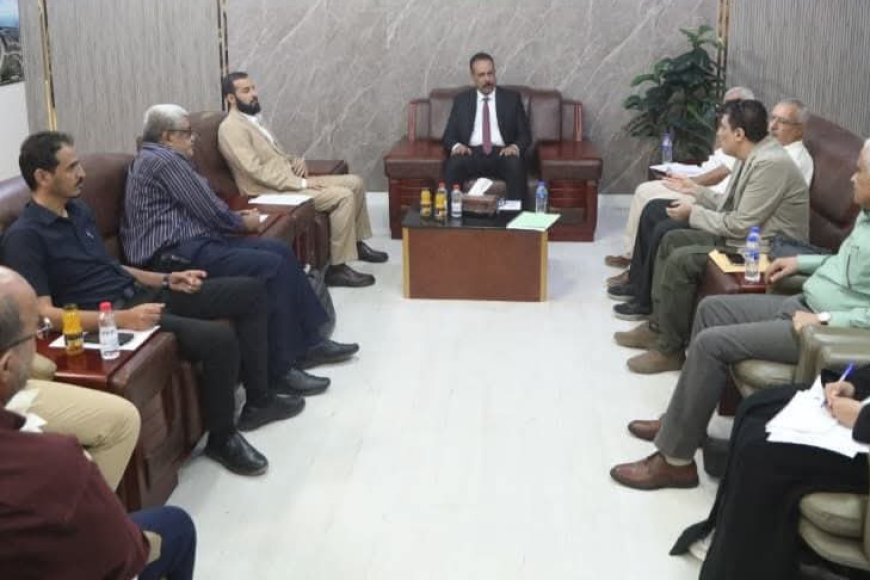 لقاء يناقش أوضاع الطرق والمشاريع المتعثرة في أبين وسبل تسريع إنجازها لقاء يناقش أوضاع الطرق والمشاريع المتعثرة في أبين وسبل تسريع إنجازها