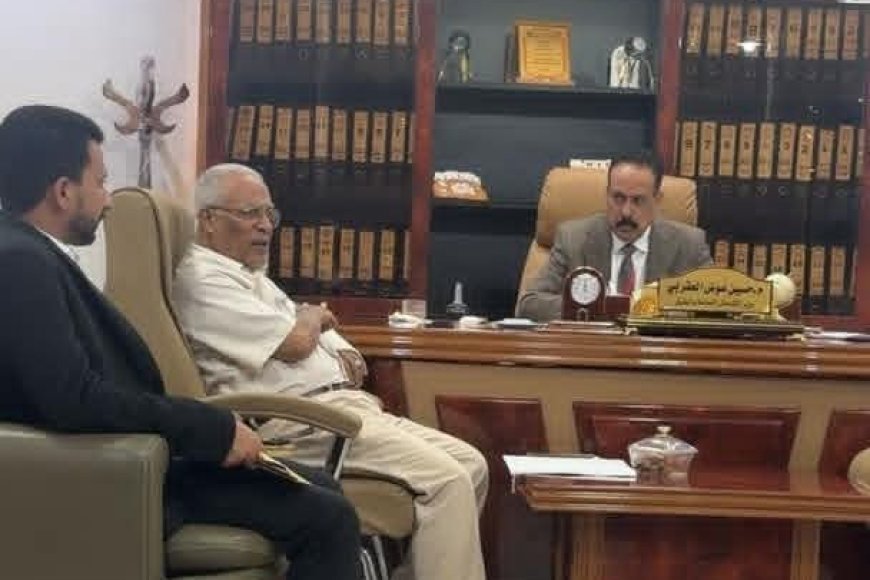 وزير الأشغال يلتقي مدير صندوق صيانة الطرق بالمهرة لبحث تطوير أعمال الصيانة