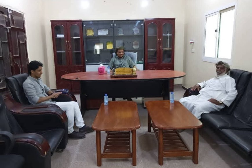 أمين عام محلي حصوين يلتقي ممثل مشروع الأشغال العامة لمناقشة مشروع الجابيونات