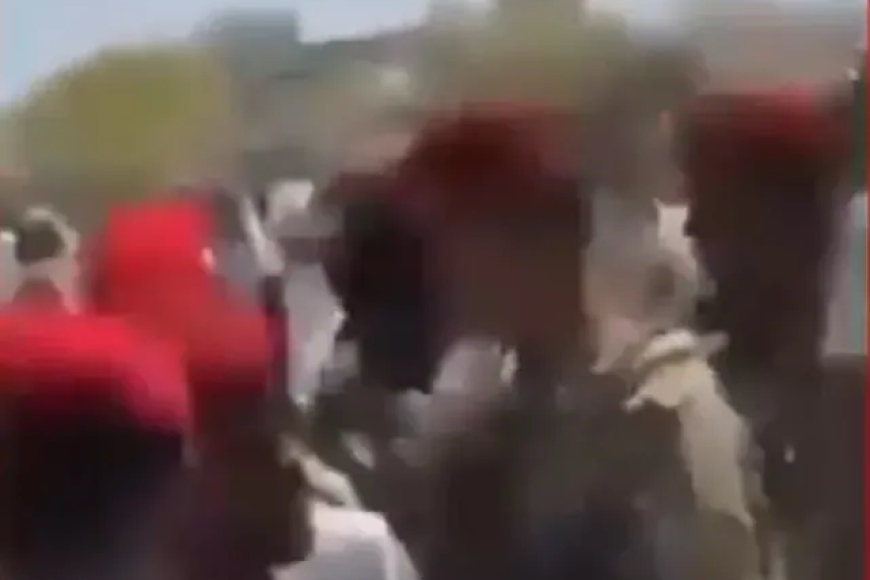 فيديو صادم لعملية اغتيال لرئيس دولة عربية بقذائف الهاون لحظة هبوط طائرته